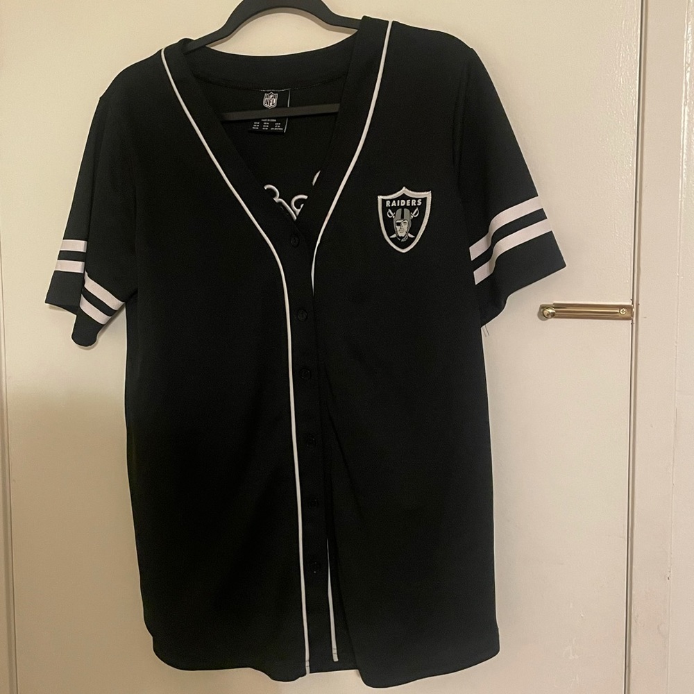 Forever 21 NFL Raiders button up Jersey. Women’s medium.